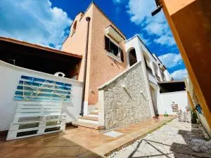 Torre Bianca Bisceglie B&B vicino al mare - 比谢列