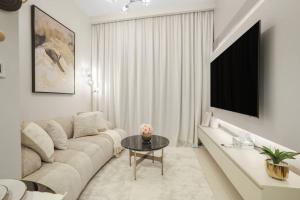 Luxe Den-1BR Cozy Treat By Canal side