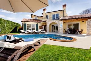 Villa Santa Domenica near Poreč with play room, beautiful tavern & garden