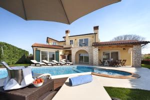 Villa Santa Domenica near Poreč with play room, beautiful tavern & garden