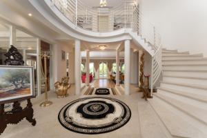 Luxury Villa Lionea in Poreč for 10 people with sea view & private pool 