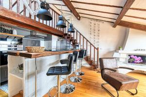 LE BOISE merveilleux duplex rustique, excellent emplacement à quelques pas du Palais