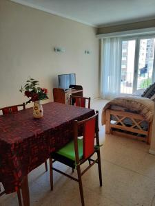 Depto 2amb balcón a 4 de la costa con wifi y aire acondicionado No apto grupos de jóvenes