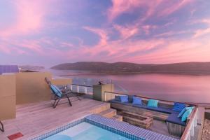 Dazzling View, Knysna - Stunning holiday villa with roof deck & 360° views