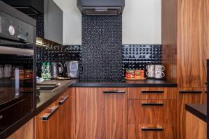 Orkana Chic Apartment by BookingHost