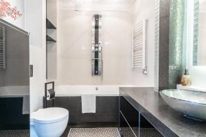 Orkana Chic Apartment by BookingHost