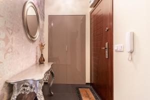 Orkana Chic Apartment by BookingHost