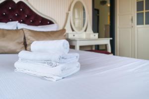 Orkana Chic Apartment by BookingHost