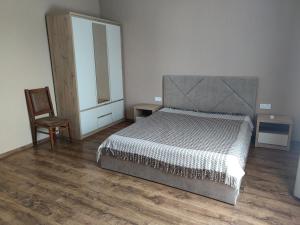 Будинок де є басейн та дві бесідки чан джакузі сауна