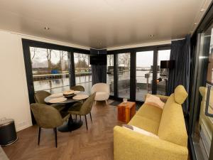 Houseboat in Offingawier with Sea View