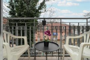 Cosy Studio in the Centre of Poznań with Balcony by Renters