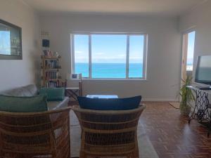 Lock up & go apt w great views in Simons Town