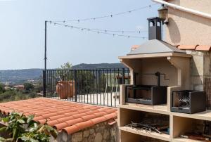 Panoramic views and pool in Villa del Alba