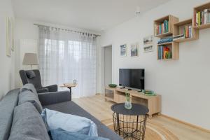 Cosy and Bright Apartment in Dźwirzyno with Furnished Balcony and Free Parking by Renters