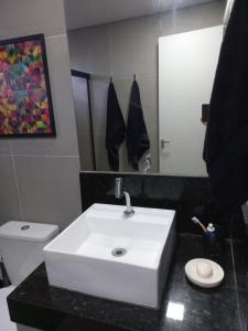 Linda edícula a 80 m da Praia de Itapuã