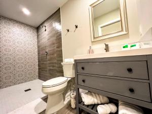 Exclusive Lake Tiny House in Beautiful Japanese Garden