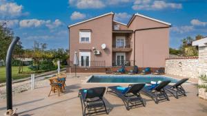 Beautiful villa Lara with pool near Pula