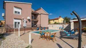 Beautiful villa Lara with pool near Pula