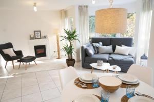 Premium-Ferienwohnung in Seenähe mit Vollausstattung & Terrasse