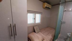 Phòng Đơn Có Phòng Tắm Riêng (Single Room with Private Bathroom)