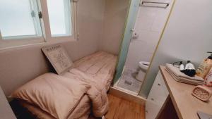 Phòng Đơn Có Phòng Tắm Riêng (Single Room with Private Bathroom)