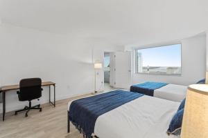 Two CozySuites Stylish Boardwalk Condos