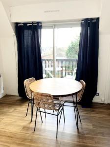 studio à deux pas de la plage et des commerces