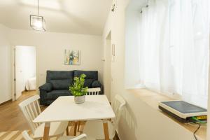 WISH SUITE AMPARO DE SEVILLA