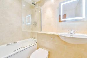 CENTRAL WEST END & THEATRE-LAND 2 Beds & 2 Baths