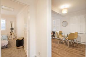 Lovely 1 Bed Apartment With FREE PARKING & Garden