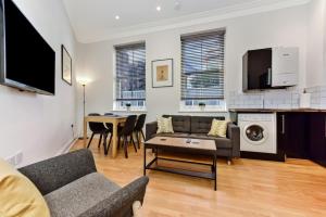 Modern 2 bedroom flat for 4 in Greater London