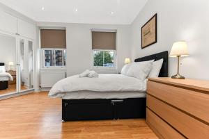 Modern 2 bedroom flat for 4 in Greater London