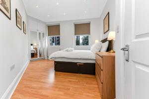 Modern 2 bedroom flat for 4 in Greater London