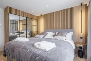 Luxury 2 Bedroom Apartment with AC and Parking