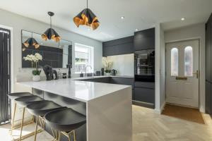 Luxury 2 Bedroom Apartment with AC and Parking