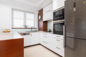 Dworska Modern Apartment in Zabrze by Rent like home