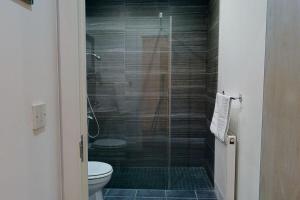 Charming & Spacious House With FREE PARKING