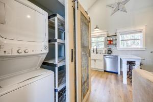 Byron Getaway with Fire Pit - Near MGA and Mercer!