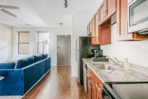 CozySuites Music Row Classy 1BR with free parking 39