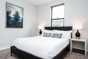 CozySuites Music Row Classy 1BR with free parking 39