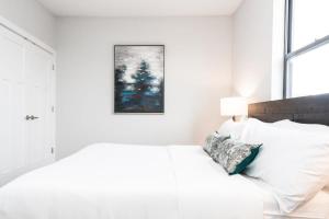 CozySuites Music Row Classy 1BR with free parking 39