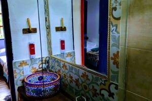 El Madrigal Cabin - Adorable 2-bedroom guesthouse