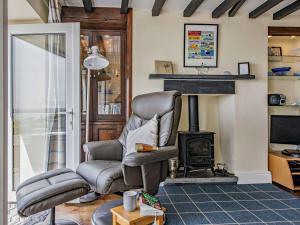 2 Bed in Aberdovey DY011