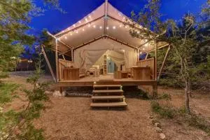 12 Fires Luxury Glamping with Heating #5 - Round Mountain