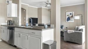 Landing Modern Apartment with Amazing Amenities (ID1403X079)