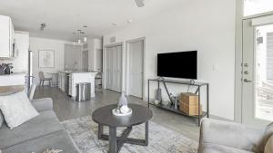 Landing Modern Apartment with Amazing Amenities (ID8457X73)