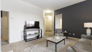 Landing Modern Apartment with Amazing Amenities (ID9071X06)