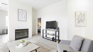 Landing Modern Apartment with Amazing Amenities (ID9071X06)