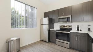 Landing Modern Apartment with Amazing Amenities (ID9071X06)