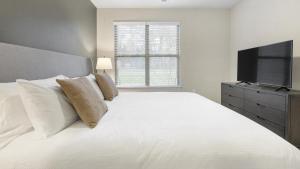 Landing Modern Apartment with Amazing Amenities (ID1012X377)